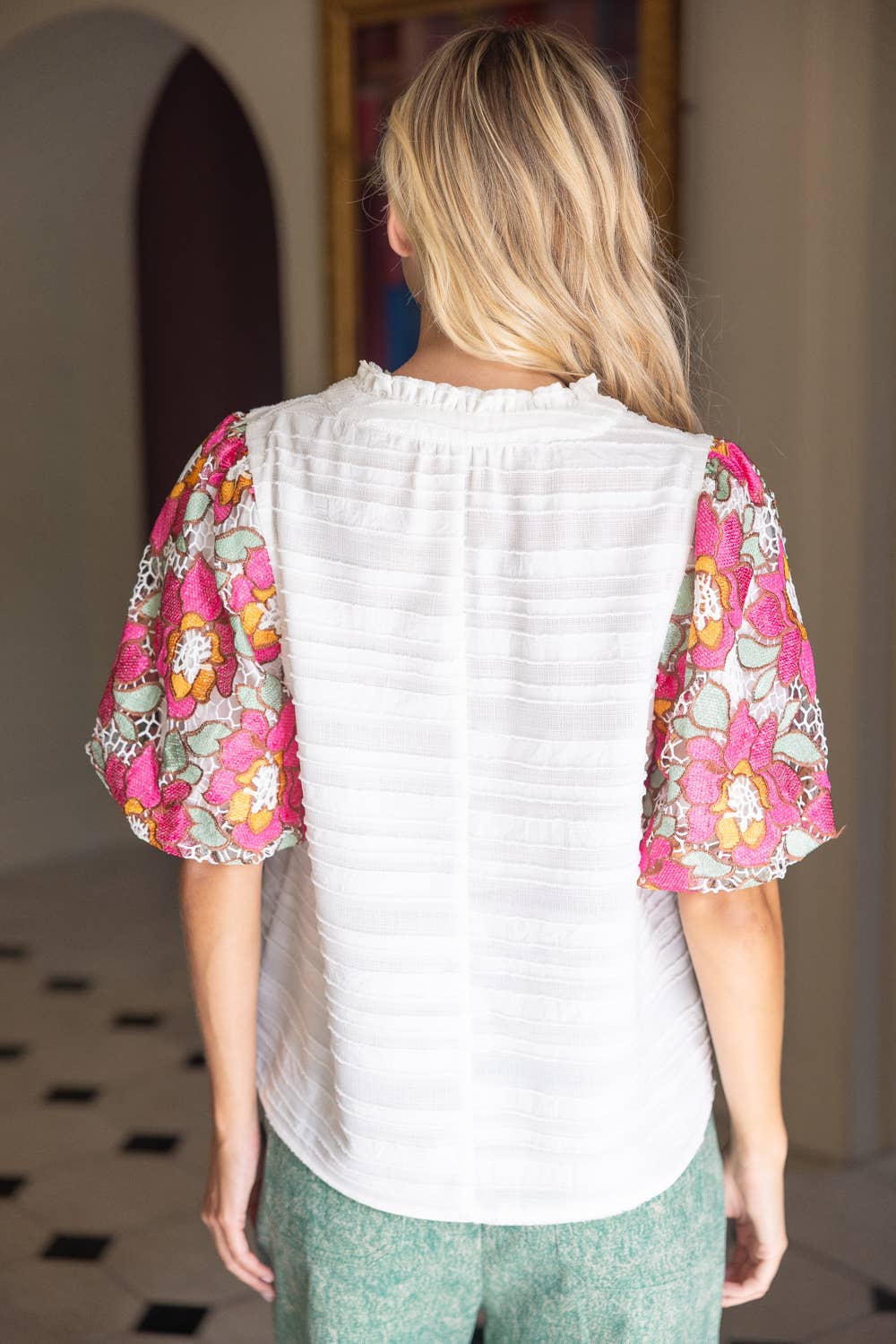 VOY - 36570 Floral Embroidered Short Bubble Sleeve Top: White, M