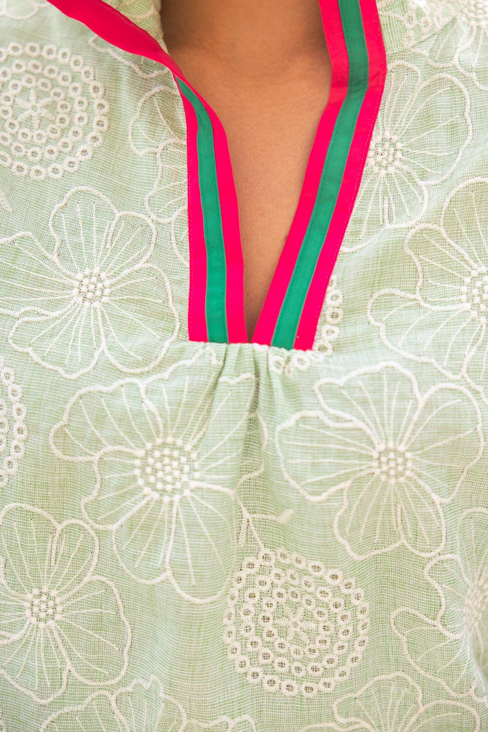 VOY - 36696 Color Contrast Bands Floral Embroidered Top: Mint, S