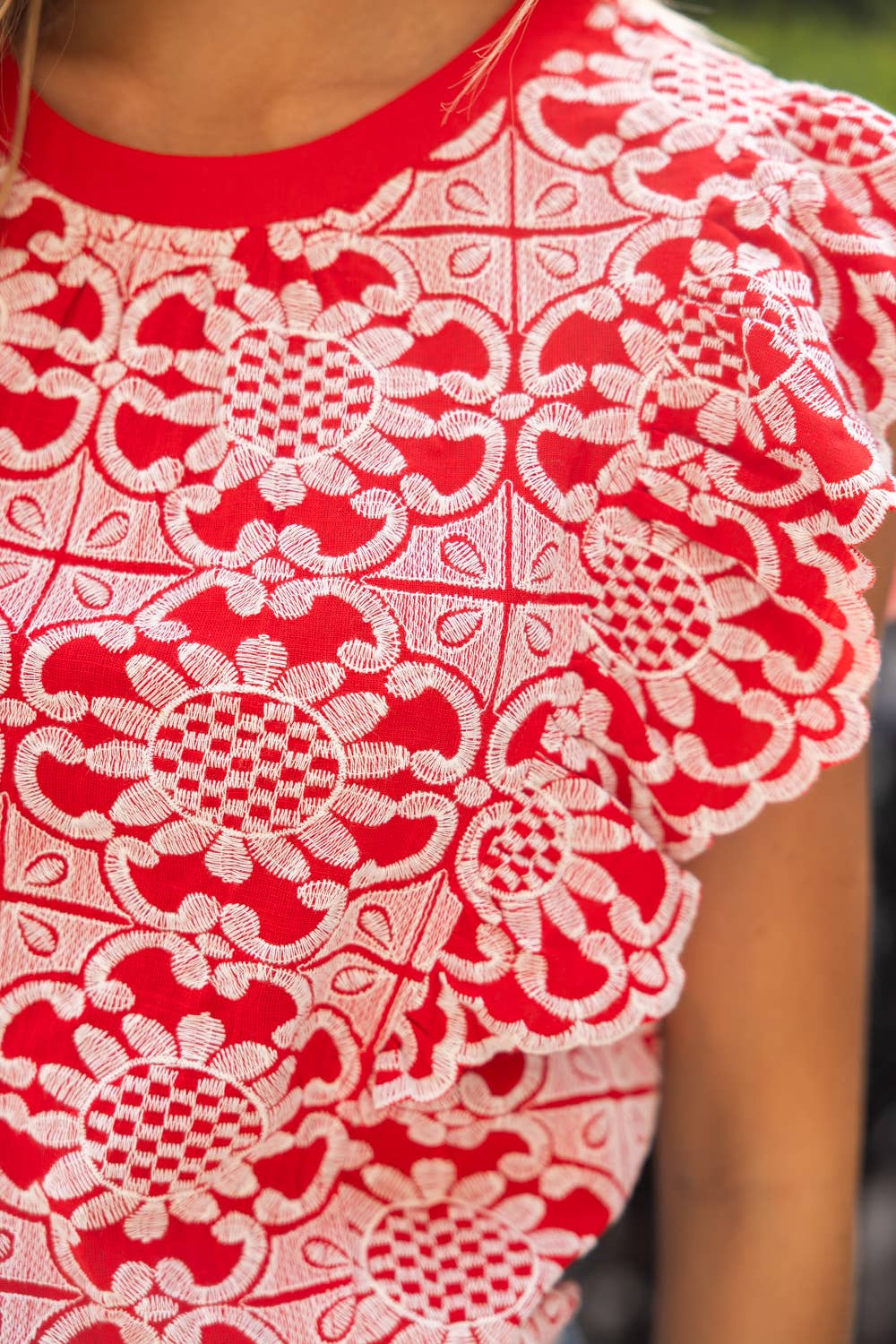 VOY - Scallop Ruffle Detail Floral Embroidered Top: Red, M